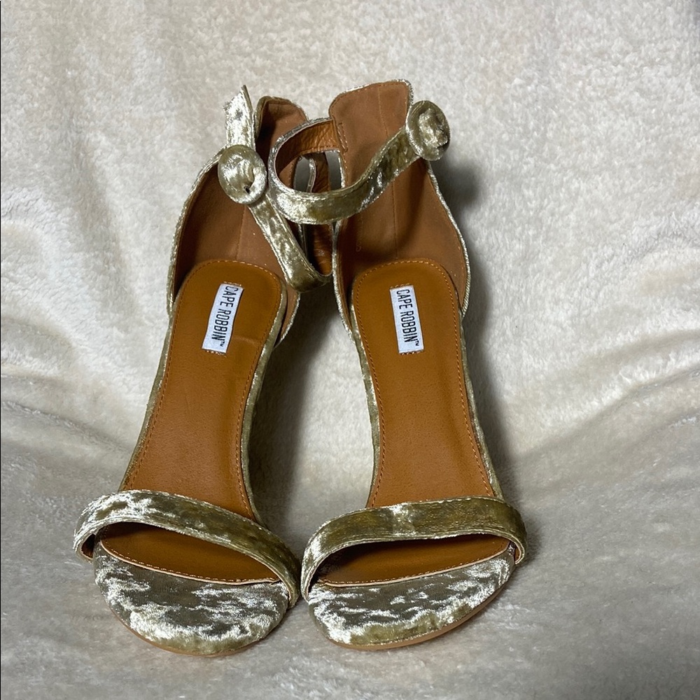 Cape Robbin tan reflective velvet Heels